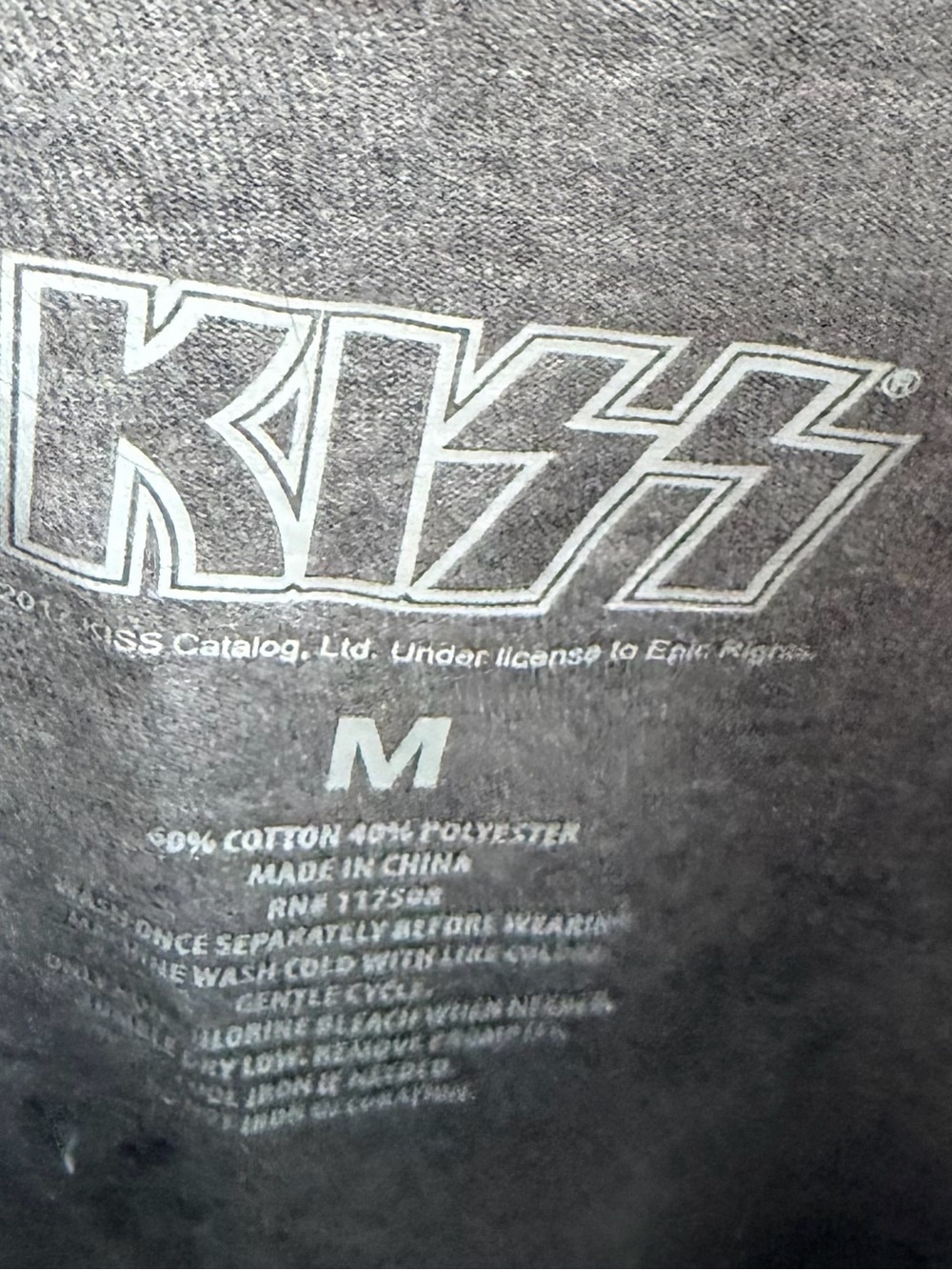 Kiss Short Sleeve V-Neck Tee - Black & Red - Picture 2 of 3